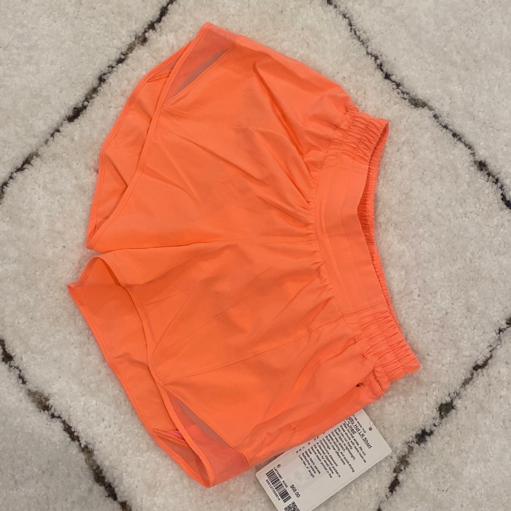 lululemon hotty hot low rise 4” lined shorts size 6